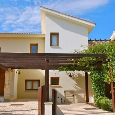 “picture This…..sunbathing At Your Luxury Private Villa” Kypros *